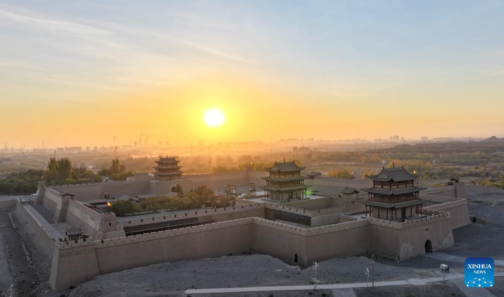 Autumn scenery of Jiayu Pass in Gansu, NW China(图3)