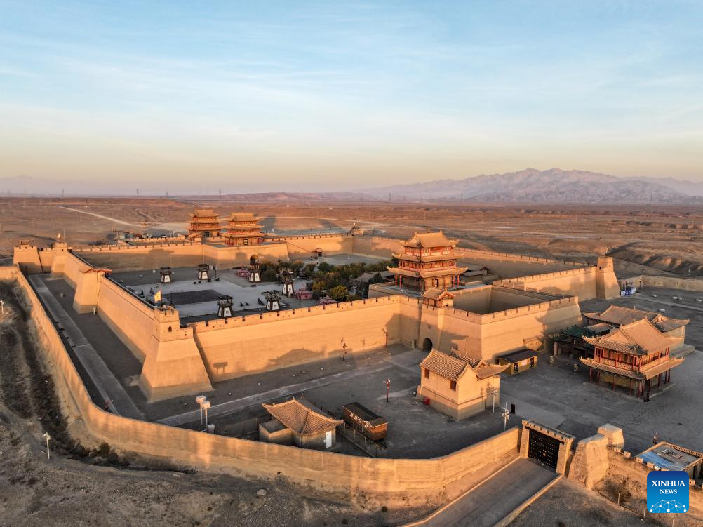 Autumn scenery of Jiayu Pass in Gansu, NW China(图2)