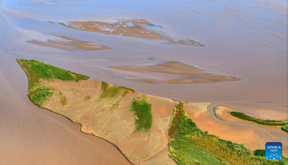 View of section of Yellow River in NW China(图8)