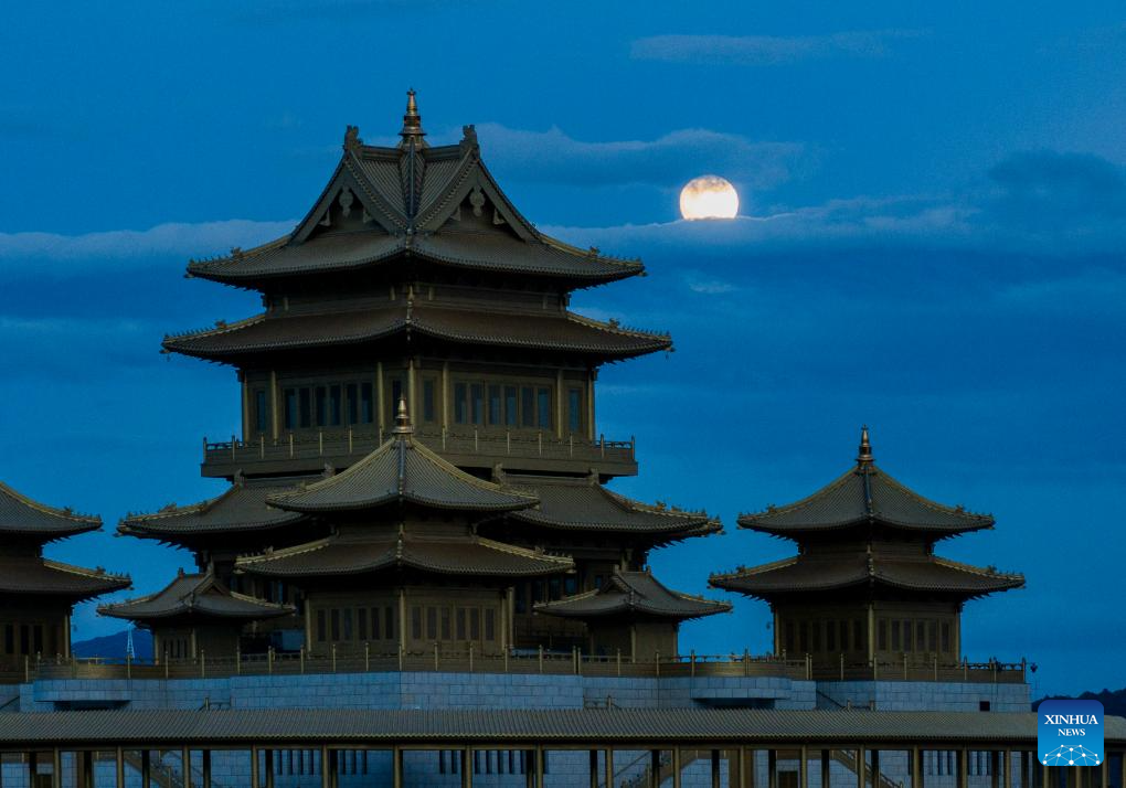 Full moon shines on night of Mid-Autumn Festival in China(图12)