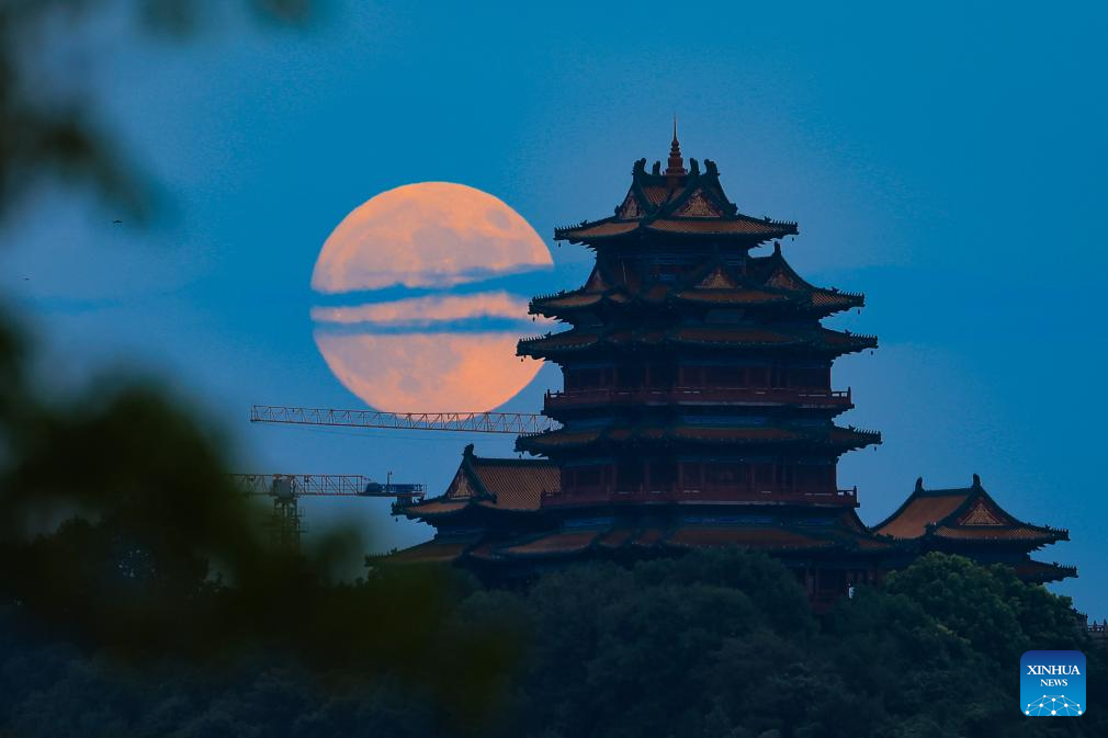 Full moon shines on night of Mid-Autumn Festival in China(图13)