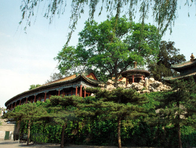 The Round City (Tuancheng), originally an islet in Taiye Lake(图1)