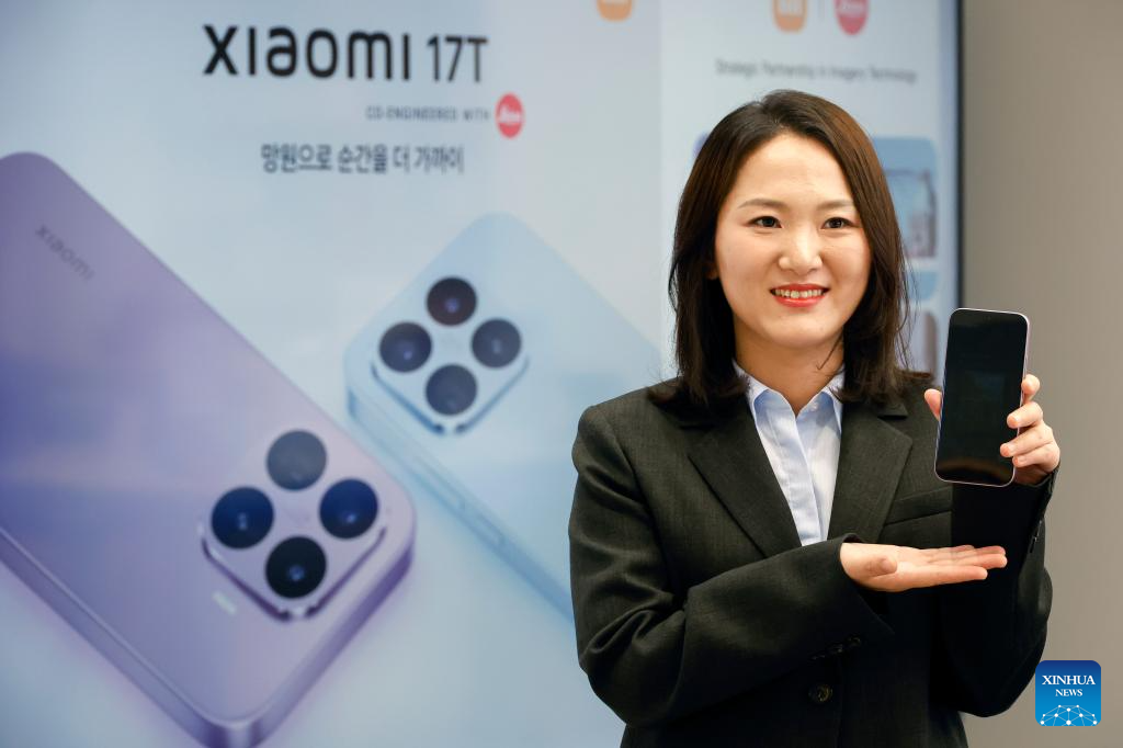 Xiaomis new smartphone presented during launching event at Xiaomi store in Seoul(pic2)
